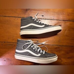 Vans gray high top classic lace up shoe top men’s 6.5 women’s 8 EUC